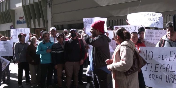 Favorecen con la libertad a avasalladores y detienen al denunciante