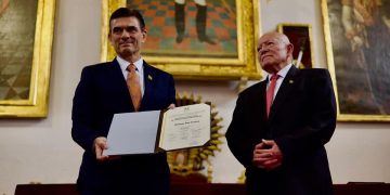 Rodrigo Paz jura como presidente y domingo posesiona a su gabinete