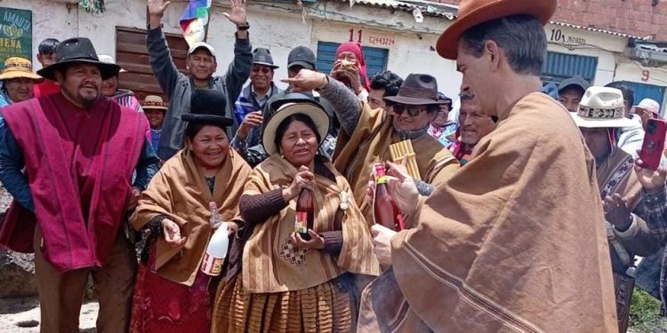 ¡Jallala! por el país y por el joven presidente, Amautas reciben a Rodrigo Paz