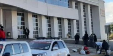 Mujer es hallada sin vida en vehículo estacionado en Tarija
