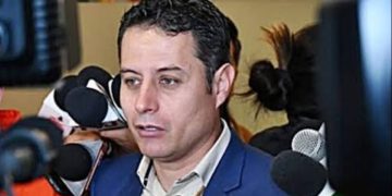Lara se disculpa ante la ALP por acusaciones generalizadas de corrupción.