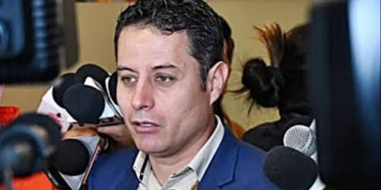 Lara se disculpa ante la ALP por acusaciones generalizadas de corrupción.