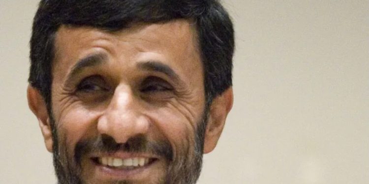 Medios iraníes reportan la presunta muerte del expresidente Mahmud Ahmadineyad en bombardeo en Teherán