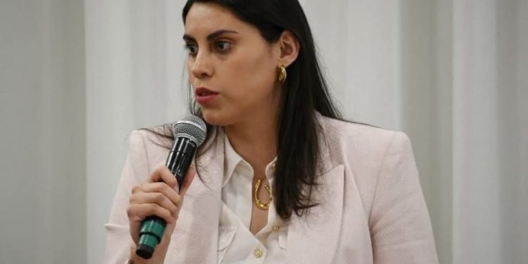 Andrea Barrientos renuncia al Viceministerio de Autonomías