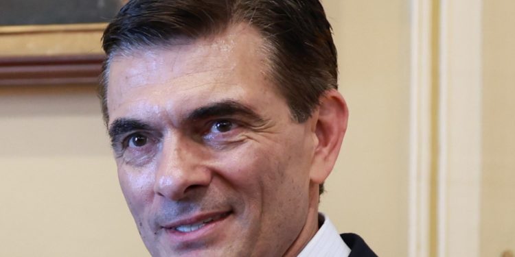 Paz y Trump se reúnen en Miami y envían gestos de acercamiento político