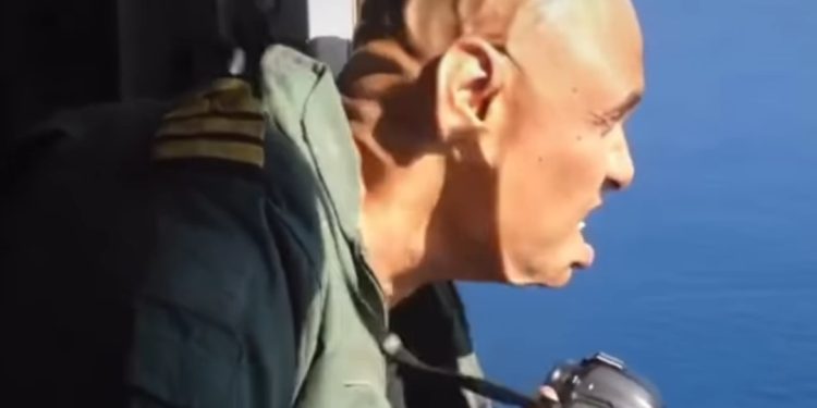 Exoficial de la Marina desafía vientos de 740 km/h para capturar una fotografía aérea