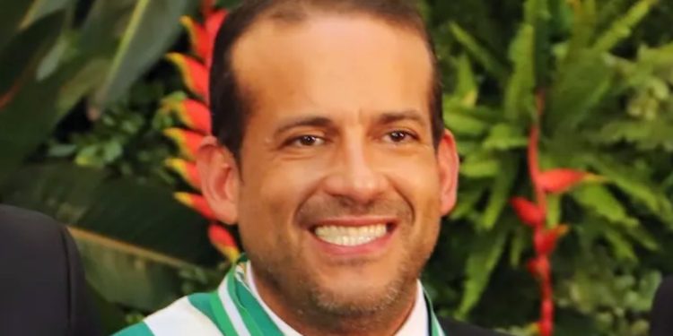 Camacho anuncia que esperará al ganador del balotaje para entregar la Gobernación