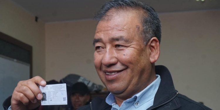 En democracia, la fuente de poder es el voto, dice Andres Gomez