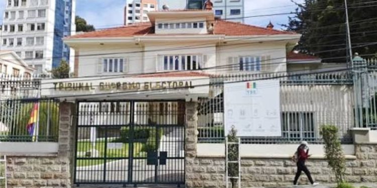 Renuncia de partido no elimina candidatura en segunda vuelta, aclaran