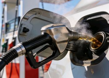 Petróleo supera los 110 dólares por tensión entre EE.UU. e Irán