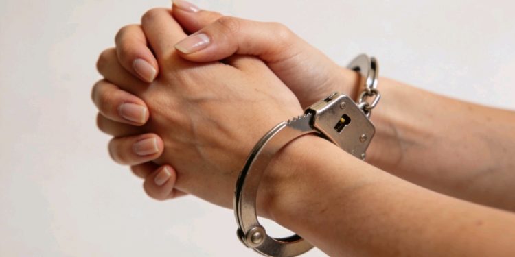 Pasajera es aprehendida con droga en control de Locotal