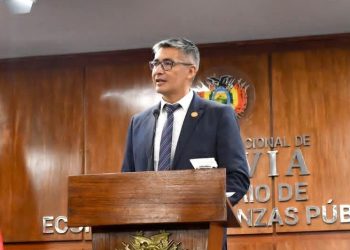 Ministro de Economía rechaza supuesto impuesto y acusa intento de generar miedo
