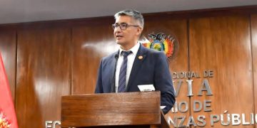 Ministro de Economía rechaza supuesto impuesto y acusa intento de generar miedo