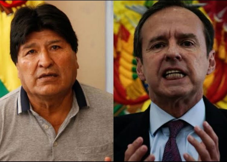 Tuto arremete contra Evo: “Su cobardía lo lleva a esconderse detrás de escudos humanos”
